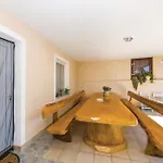 Apartamento Awesome In With Wifi